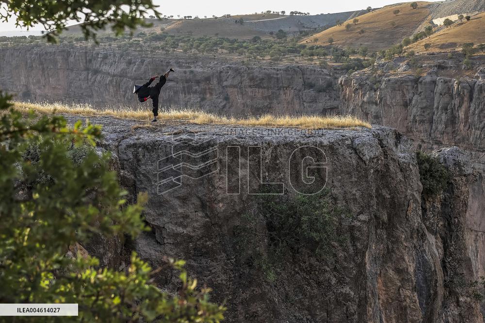 Kung Fu Master Trains Youth In Soran - Iraq