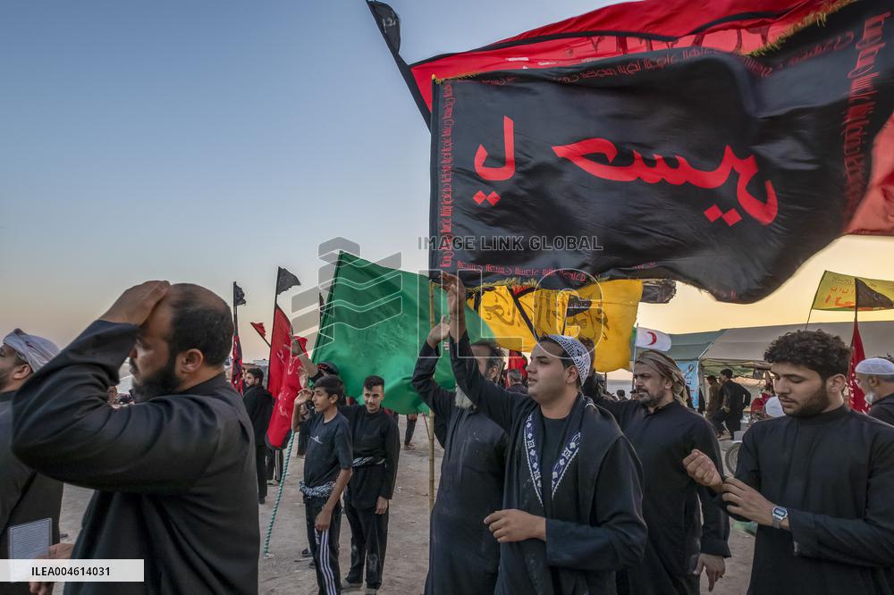 Pilgrims Begin Forty Day Trek to Karbala - Iraq
