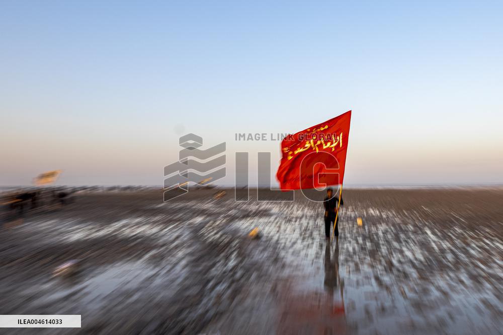 Pilgrims Begin Forty Day Trek to Karbala - Iraq