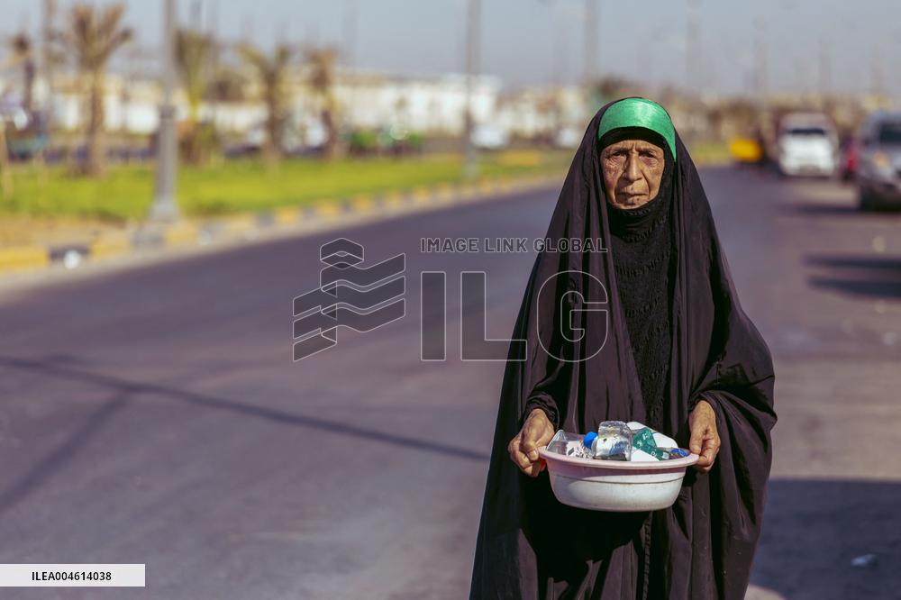 Pilgrims Begin Forty Day Trek to Karbala - Iraq