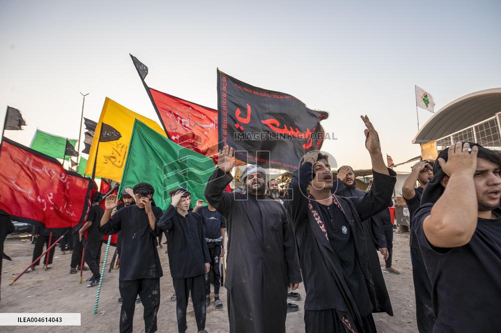 Pilgrims Begin Forty Day Trek to Karbala - Iraq