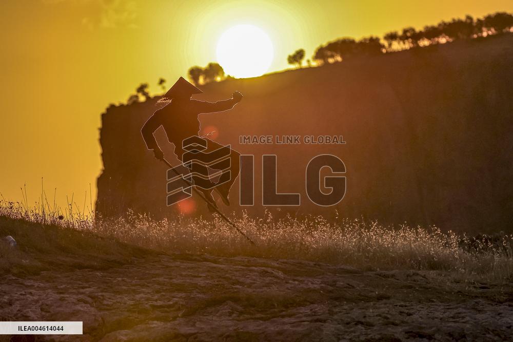 Kung Fu Master Trains Youth In Soran - Iraq