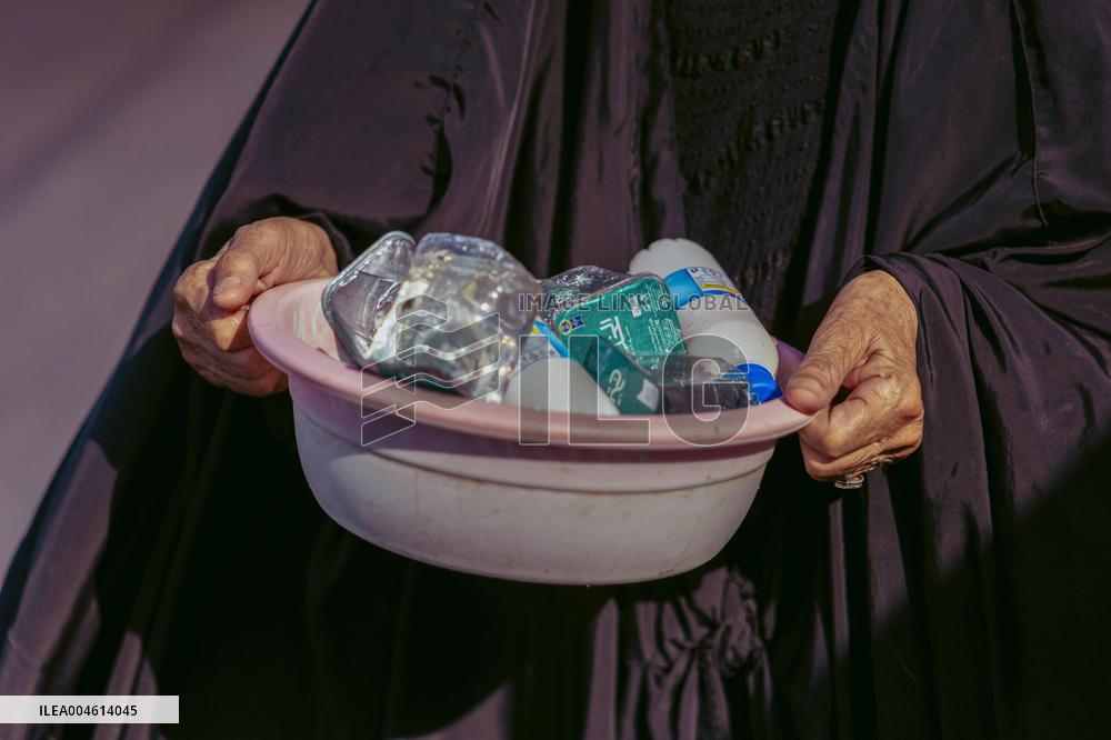 Pilgrims Begin Forty Day Trek to Karbala - Iraq