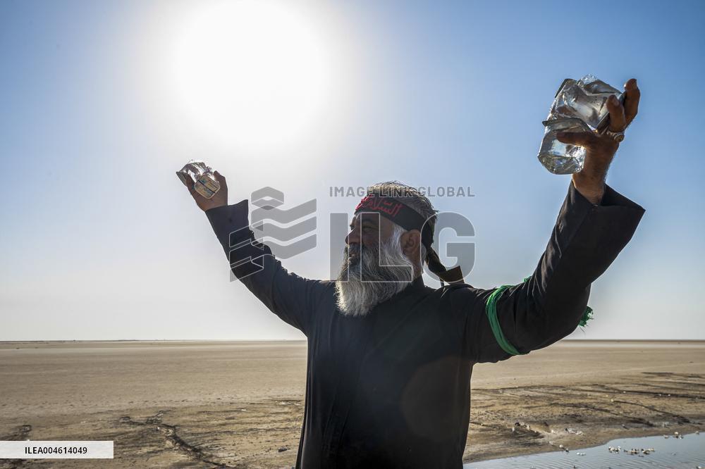 Pilgrims Begin Forty Day Trek to Karbala - Iraq