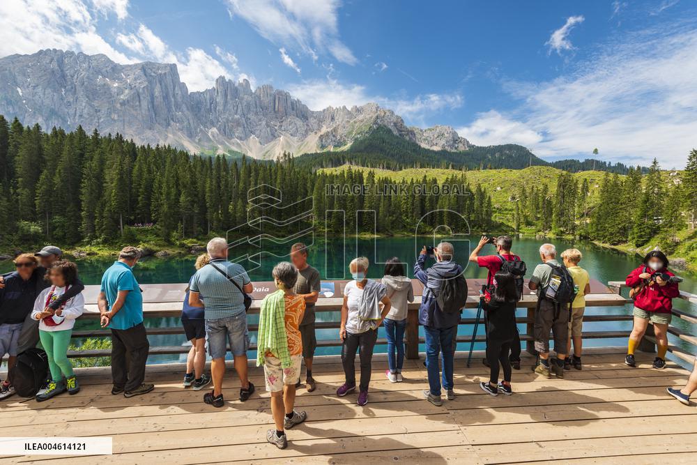 Illustration - Surtourisme