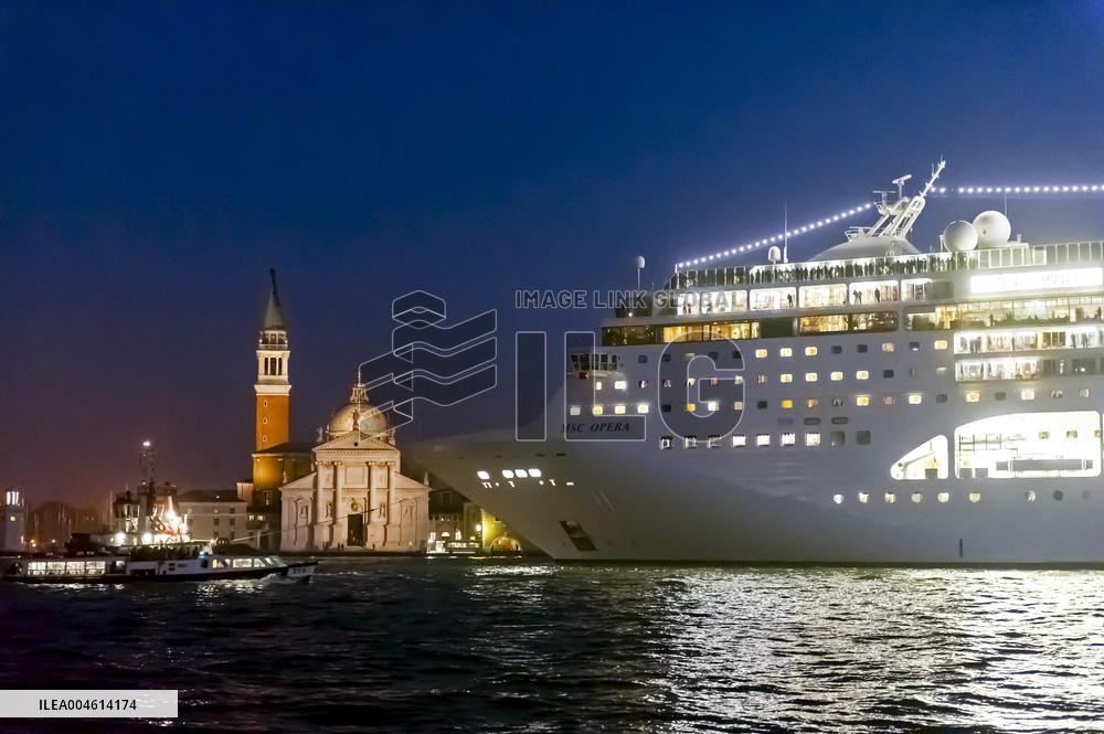 Illustration - Surtourisme