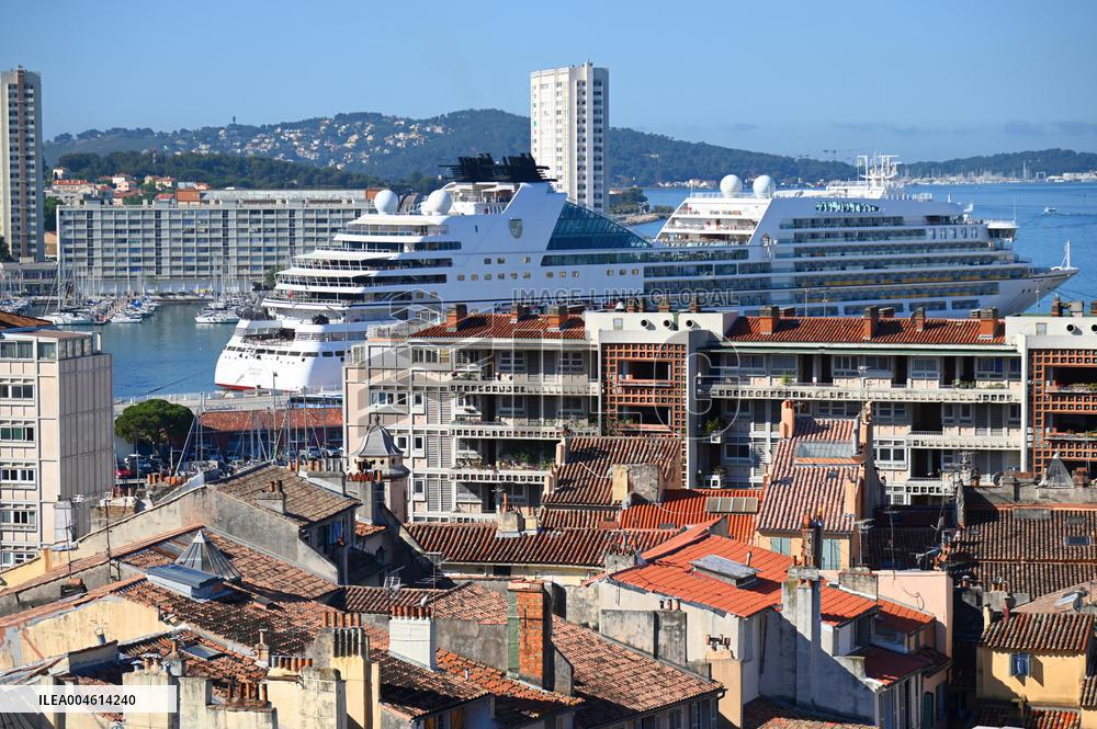 Illustration - Surtourisme