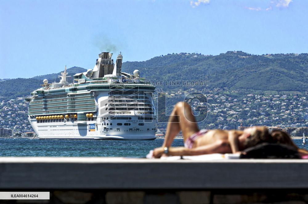 Illustration - Surtourisme