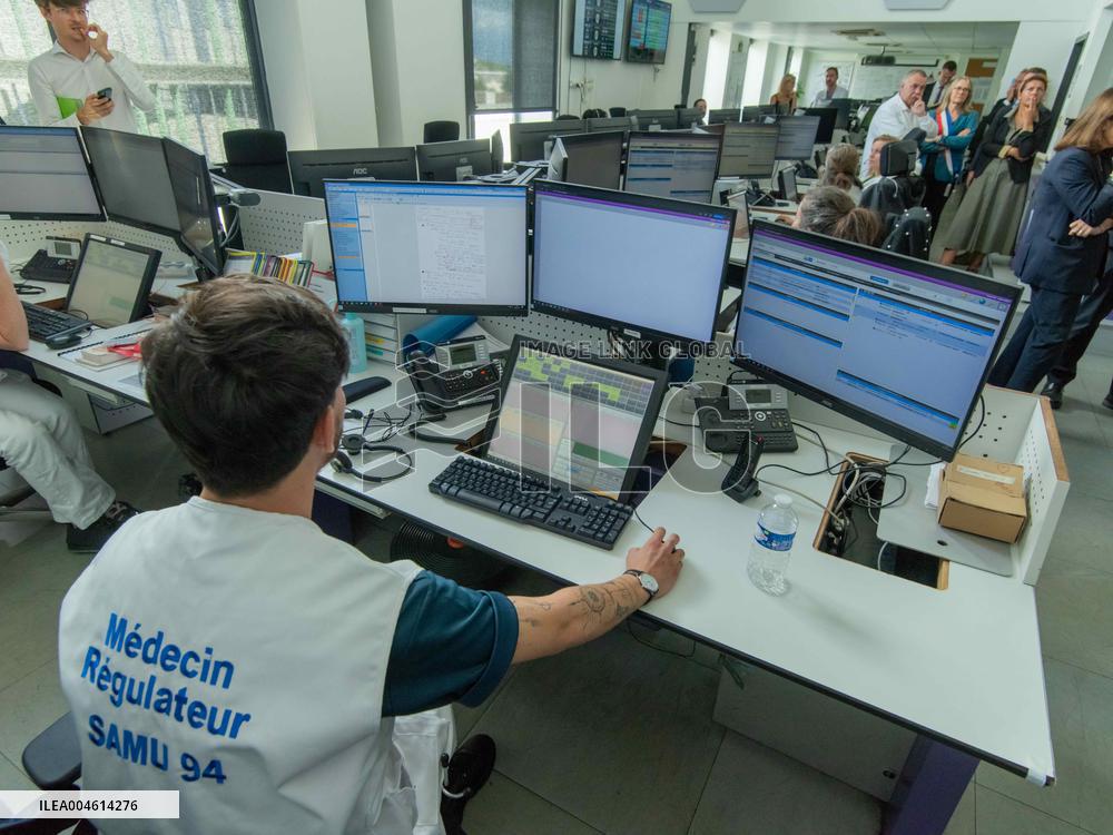 Health and Transport Ministers Visit the SAMU 94 Heliport - Creteil