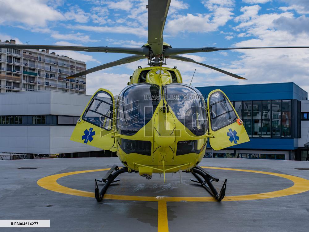 Health and Transport Ministers Visit the SAMU 94 Heliport - Creteil