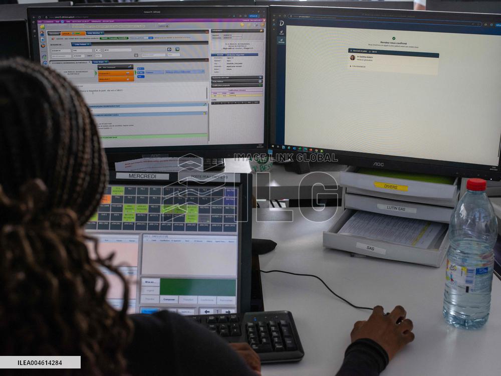 Health and Transport Ministers Visit the SAMU 94 Heliport - Creteil