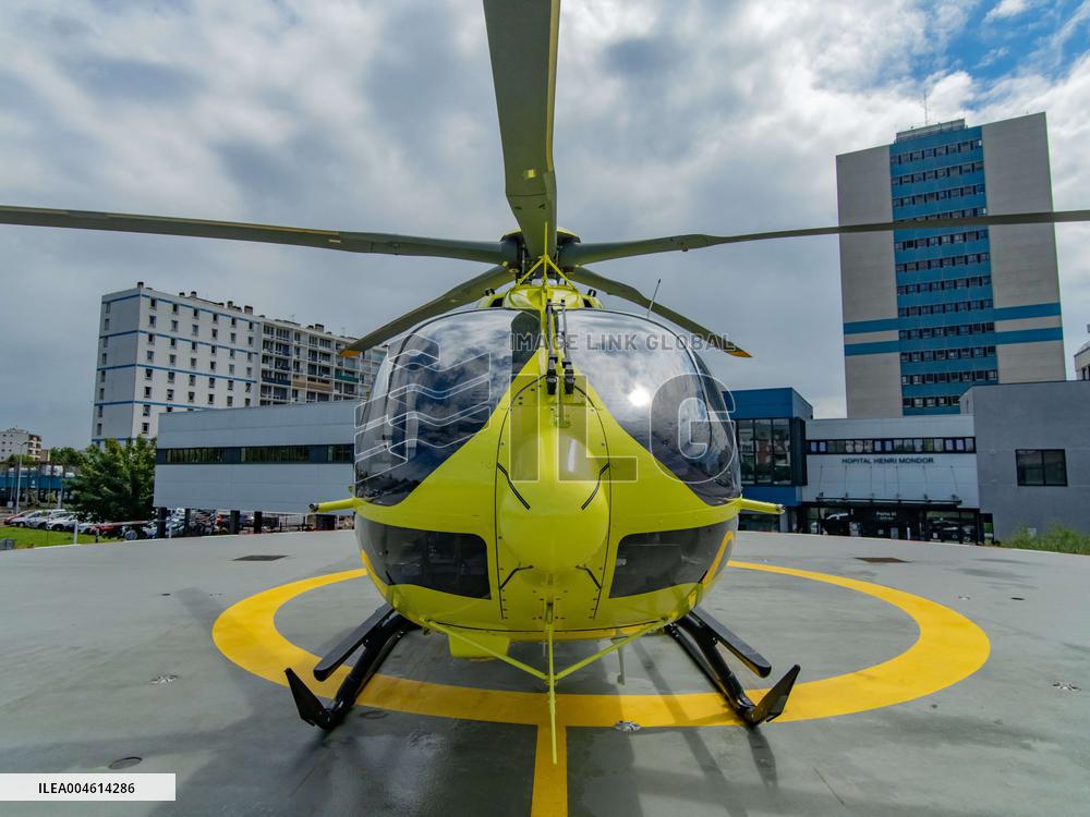 Health and Transport Ministers Visit the SAMU 94 Heliport - Creteil