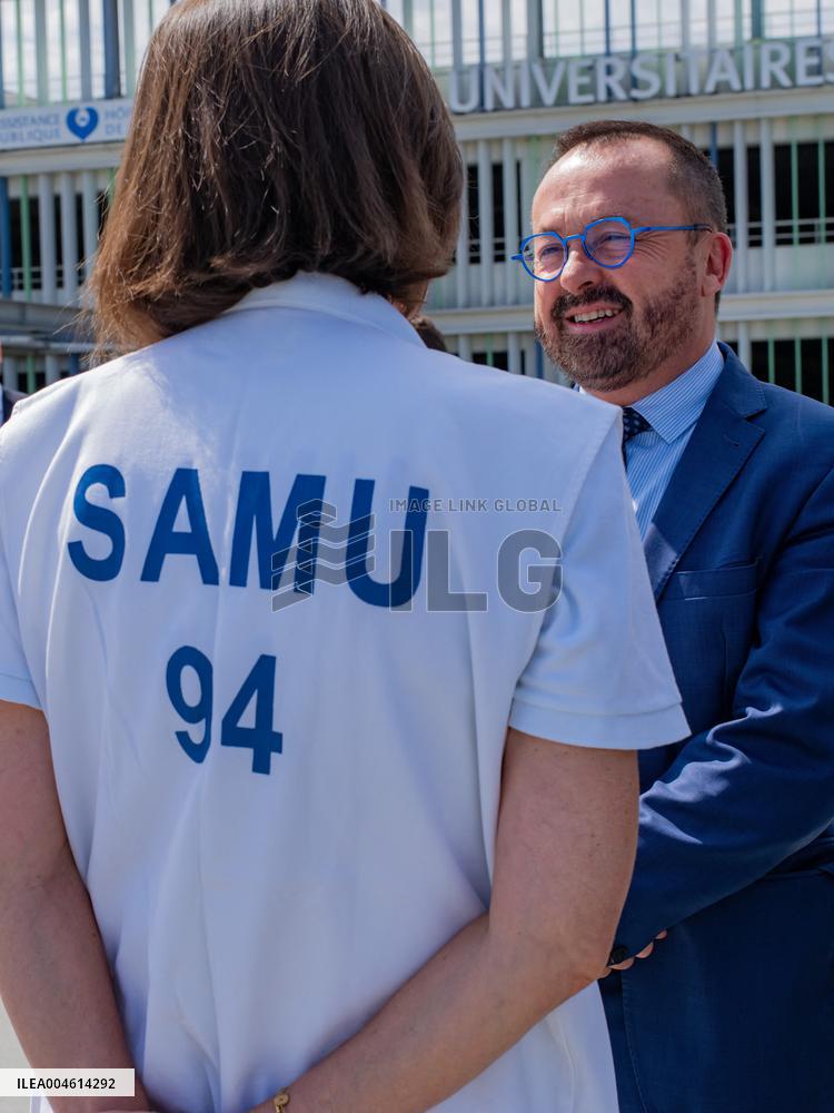 Health and Transport Ministers Visit the SAMU 94 Heliport - Creteil