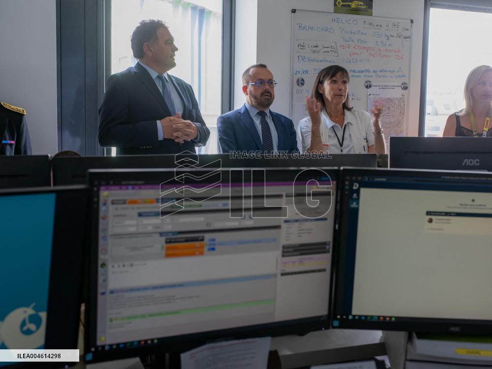 Health and Transport Ministers Visit the SAMU 94 Heliport - Creteil
