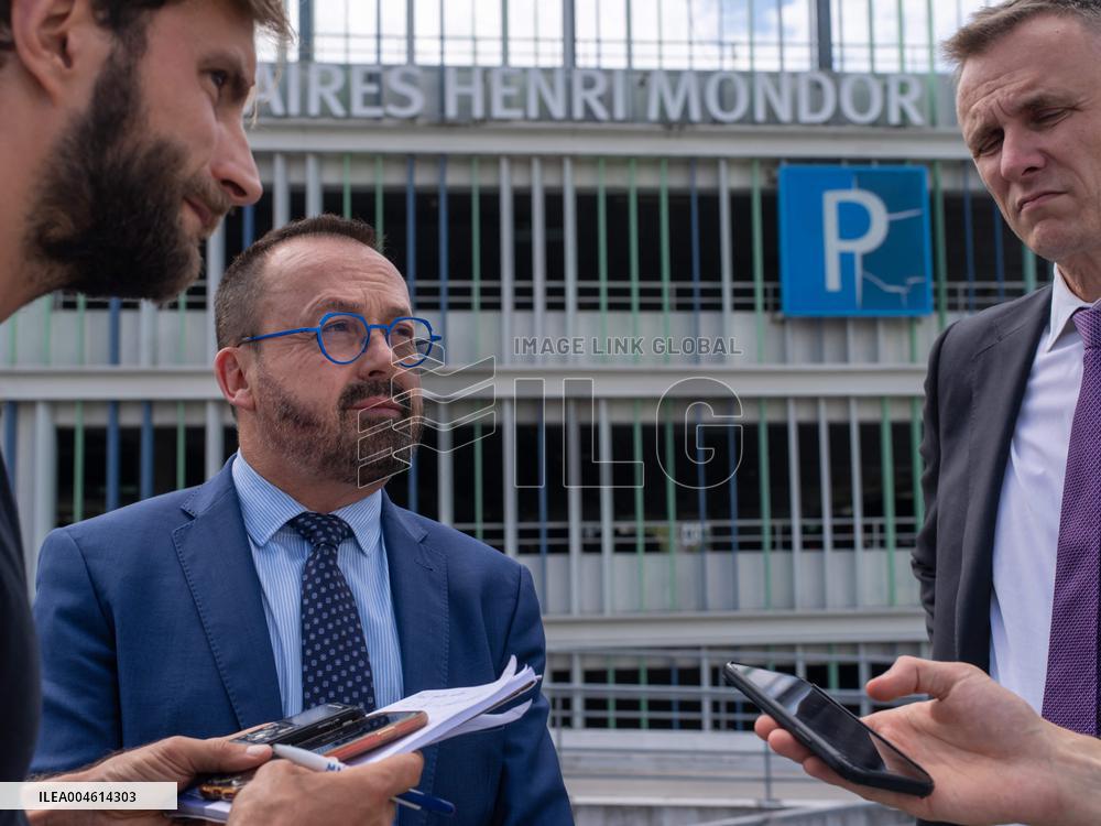 Health and Transport Ministers Visit the SAMU 94 Heliport - Creteil