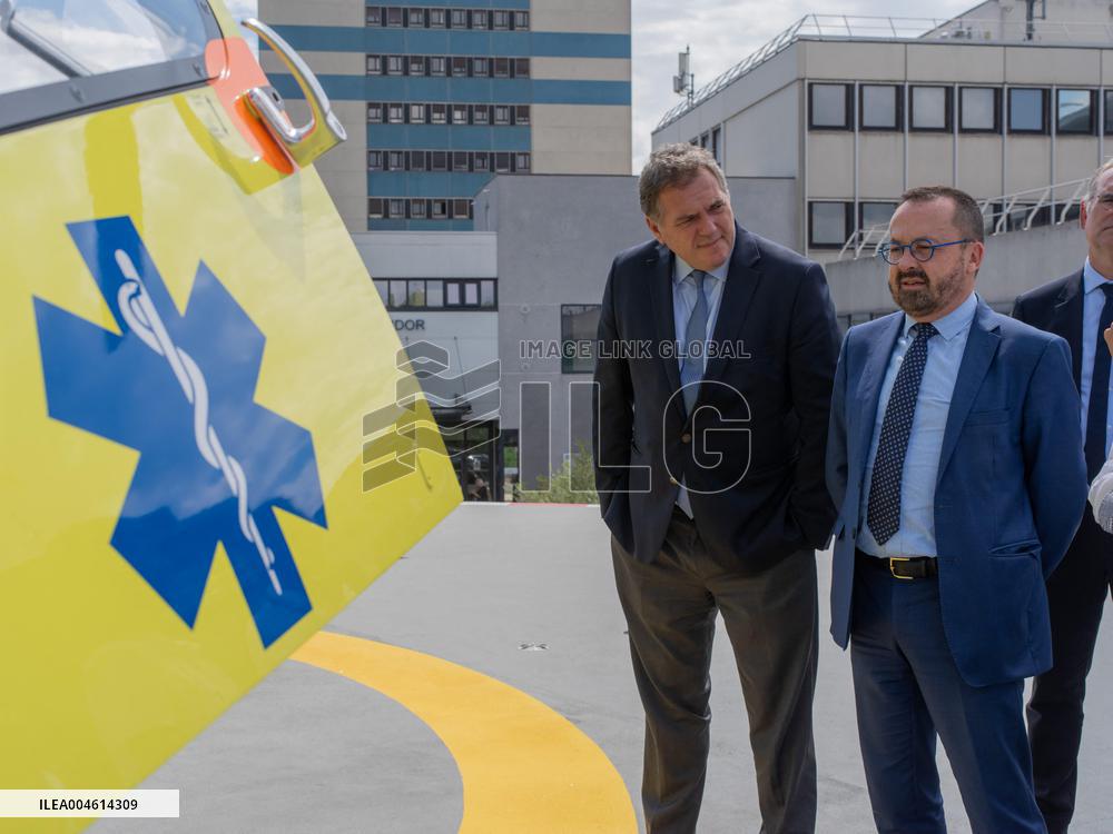 Health and Transport Ministers Visit the SAMU 94 Heliport - Creteil