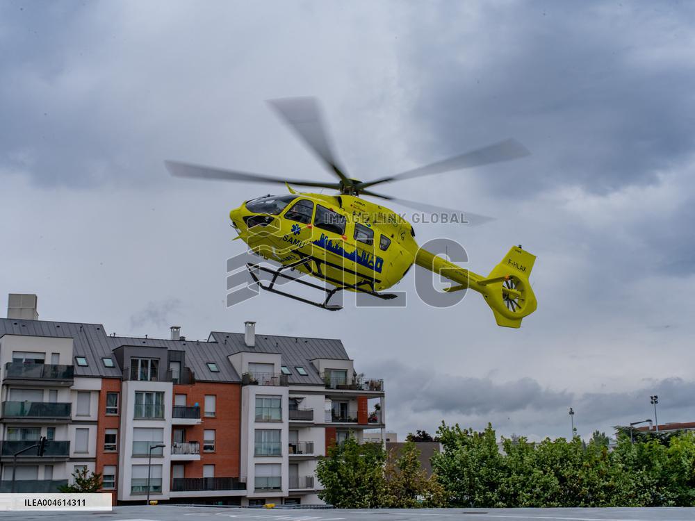 Health and Transport Ministers Visit the SAMU 94 Heliport - Creteil