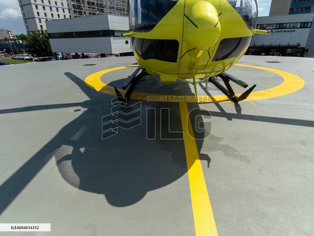 Health and Transport Ministers Visit the SAMU 94 Heliport - Creteil