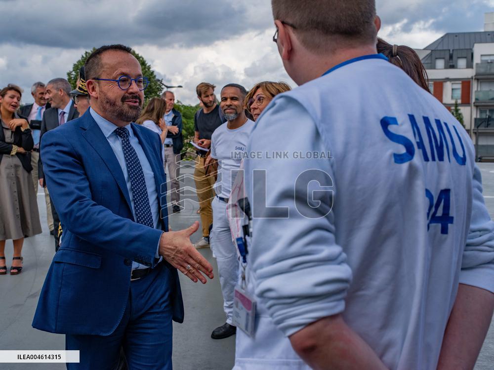 Health and Transport Ministers Visit the SAMU 94 Heliport - Creteil
