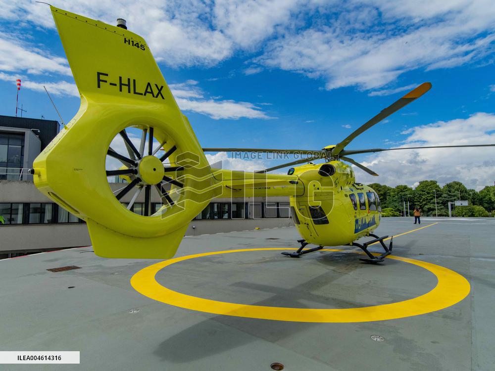 Health and Transport Ministers Visit the SAMU 94 Heliport - Creteil