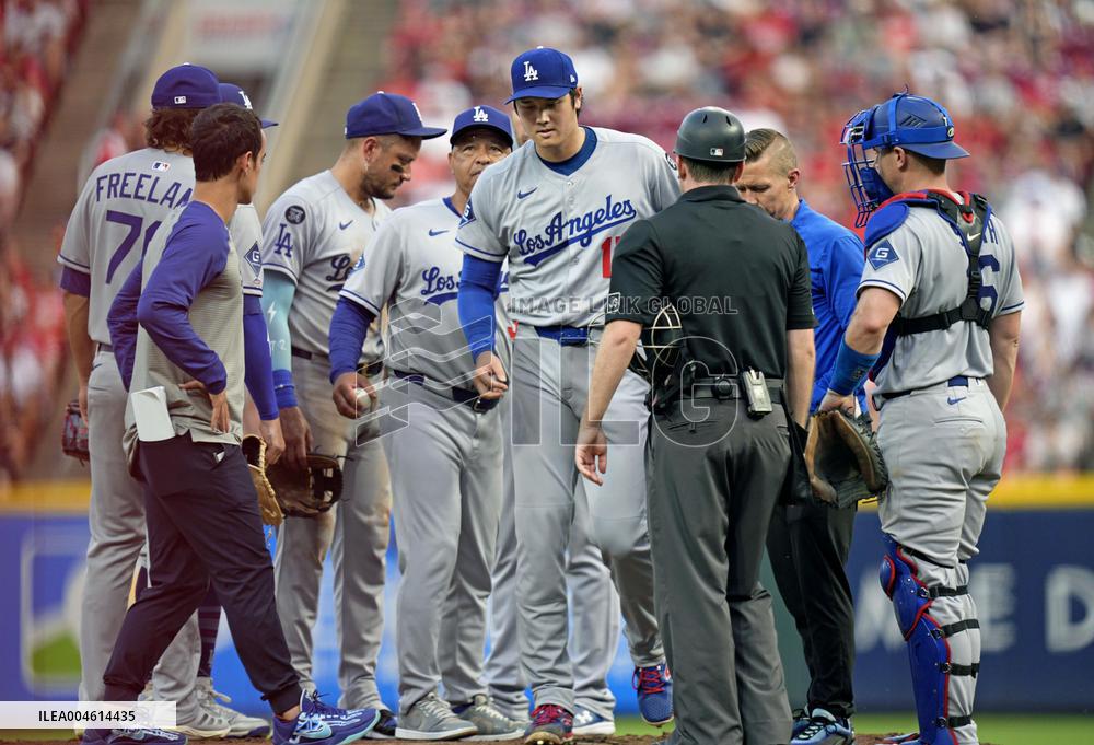 Baseball: Dodgers vs. Reds