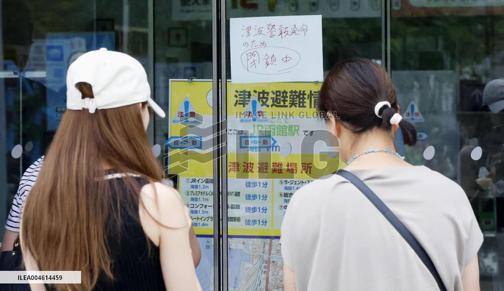 Tsunami warning issued in Japan