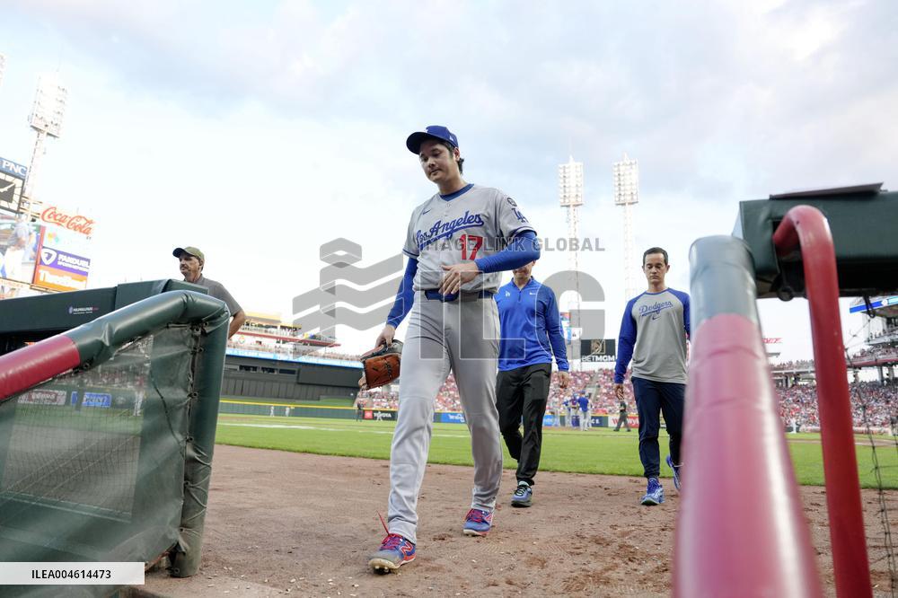 Baseball: Dodgers vs. Reds