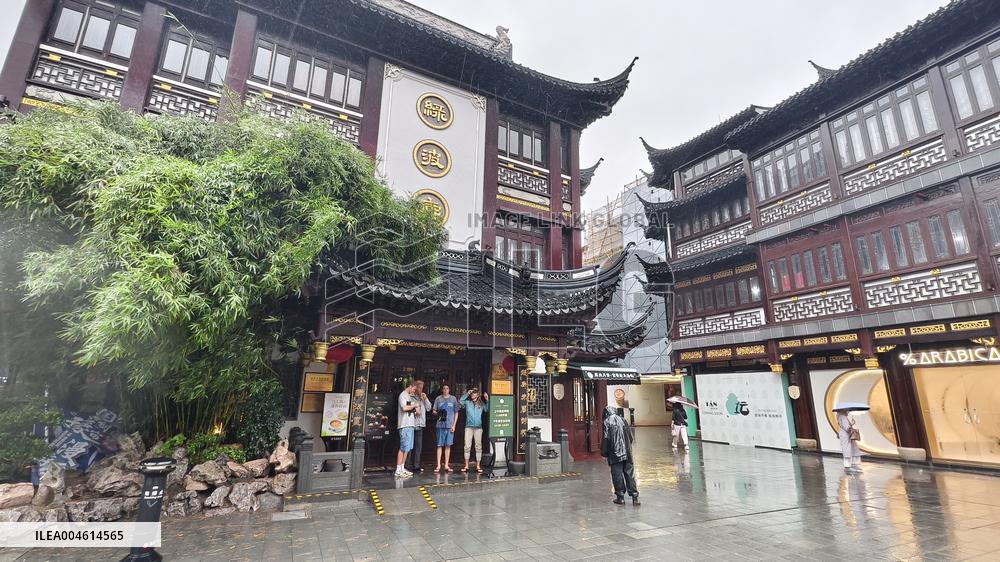 Typhoon Co-may Hit Shanghai