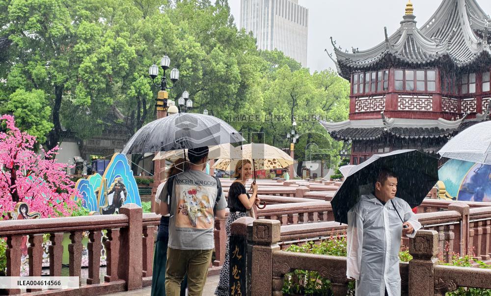 Typhoon Co-may Hit Shanghai