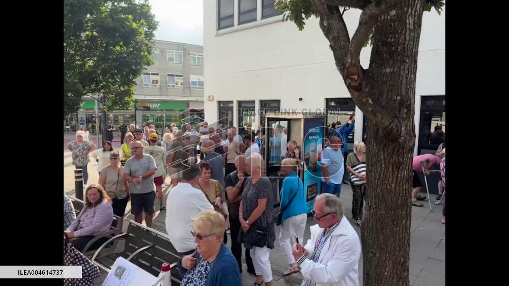 UK: Thousands Protest Migrant Housing Plans in Waterlooville