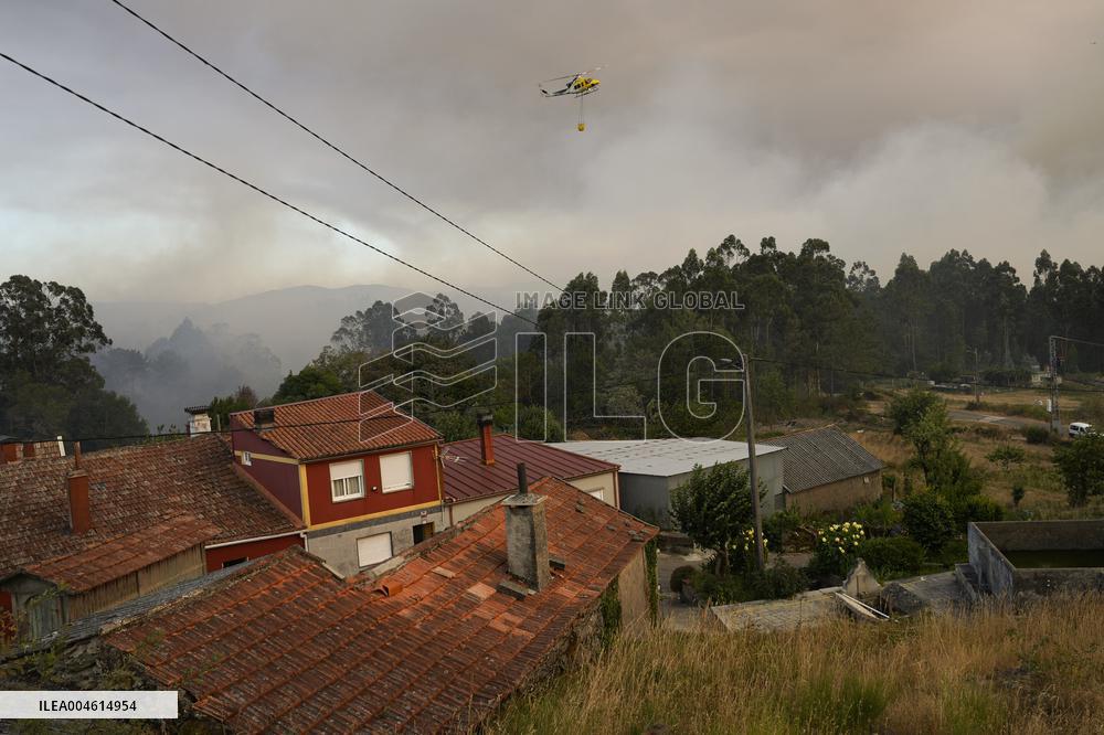 A Caniza Fire Burns 100 Hectares - Spain