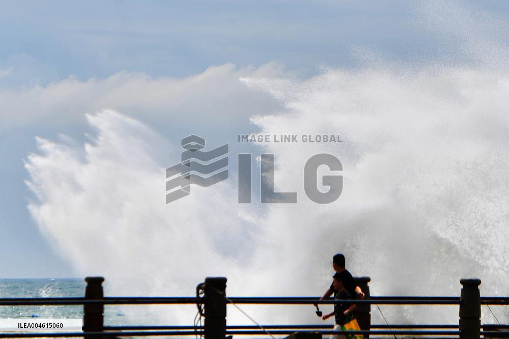 Typhoon Co-may Hit Qingdao