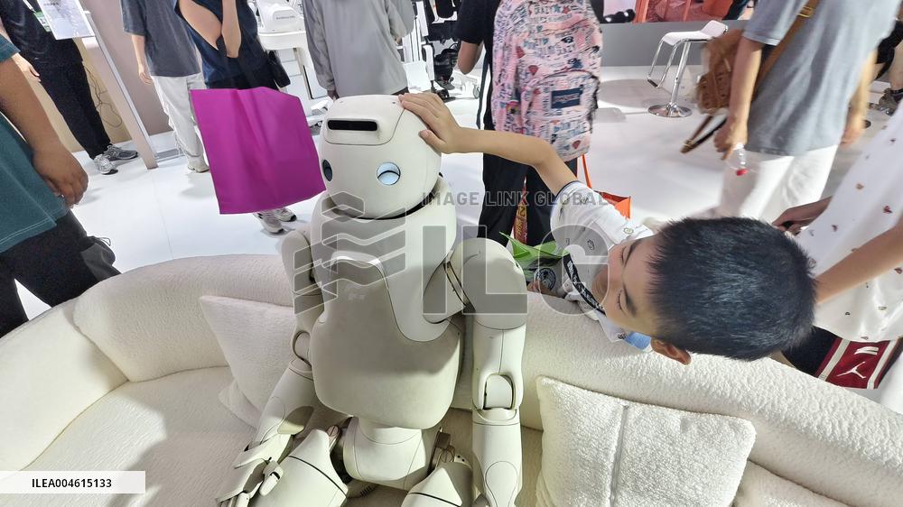 Robot Performance at 2025 WAIC in Shanghai