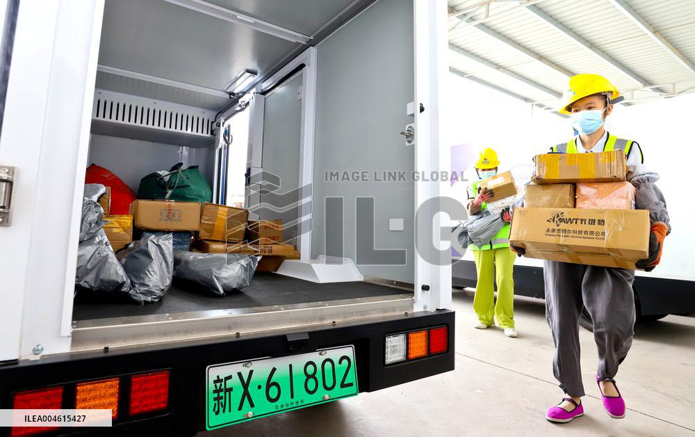 Self Driving Express Delivery Vehicle