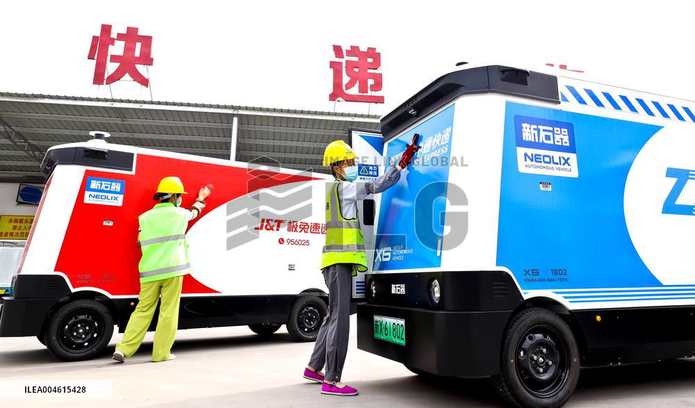 Self Driving Express Delivery Vehicle