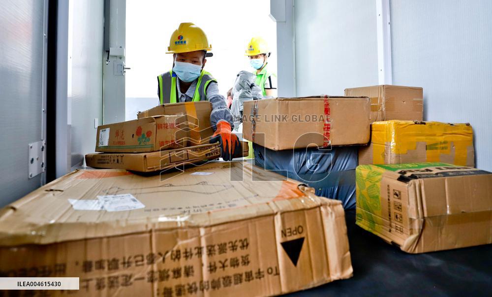 Self Driving Express Delivery Vehicle