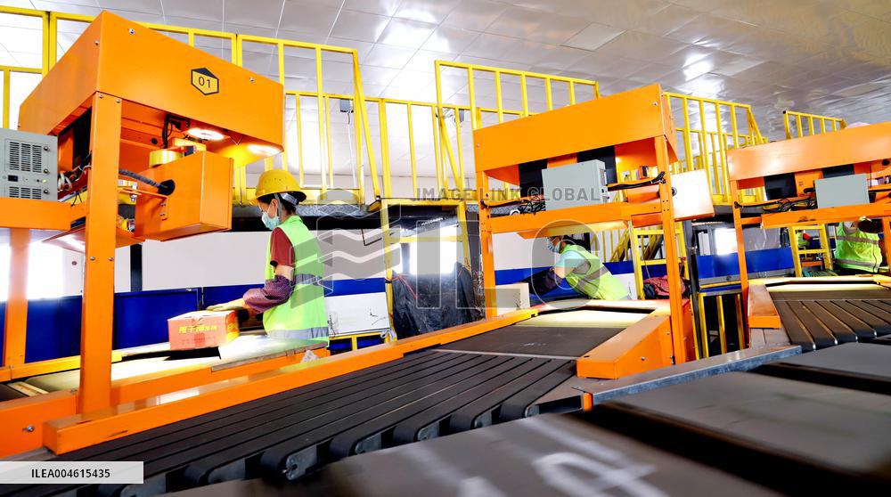 Self Driving Express Delivery Vehicle