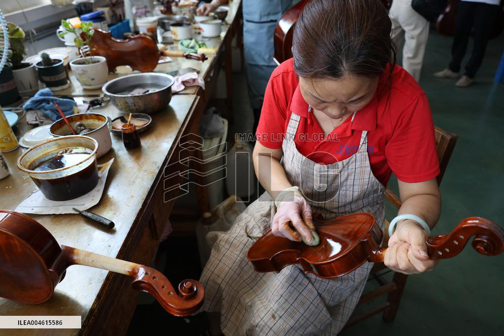 Violin Family Manufacturing - China
