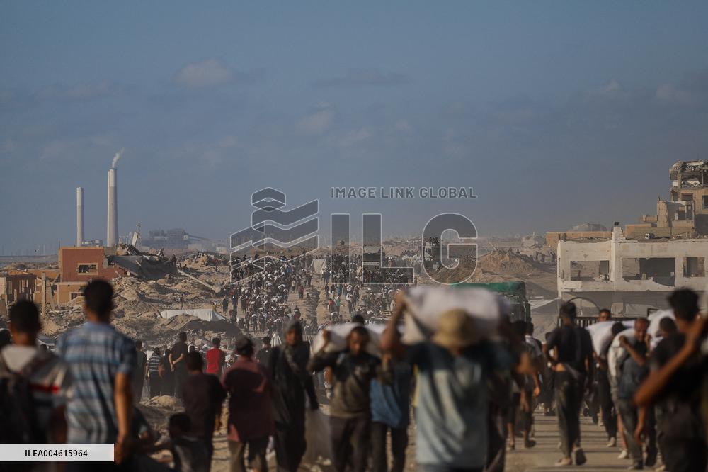 Humanitarian Aid at The Zikim Border Crossing in Gaza