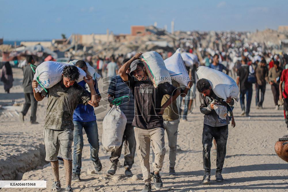Humanitarian Aid at The Zikim Border Crossing in Gaza