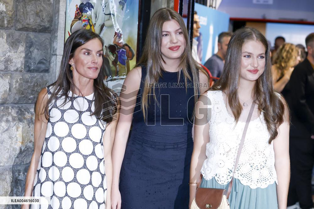 Queen Letizia and Her Daughters at The Cinema - Palma