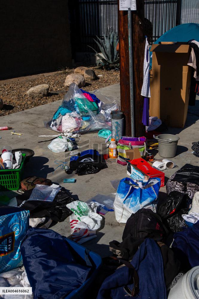 LA Mayor Oversees Homeless Camp Sweep - Los Angeles