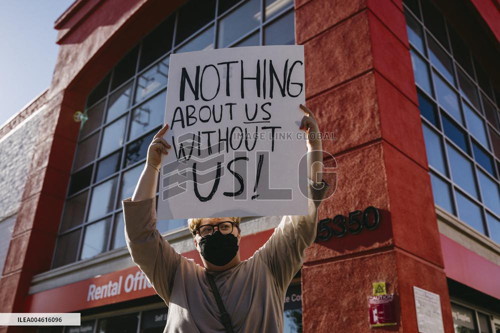 LA Mayor Oversees Homeless Camp Sweep - Los Angeles