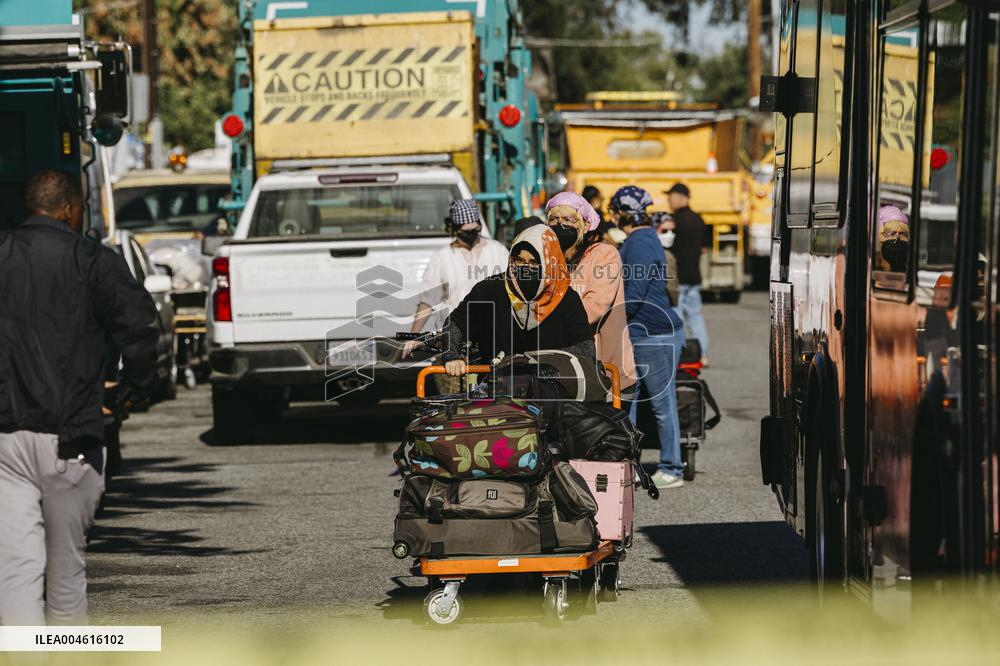 LA Mayor Oversees Homeless Camp Sweep - Los Angeles