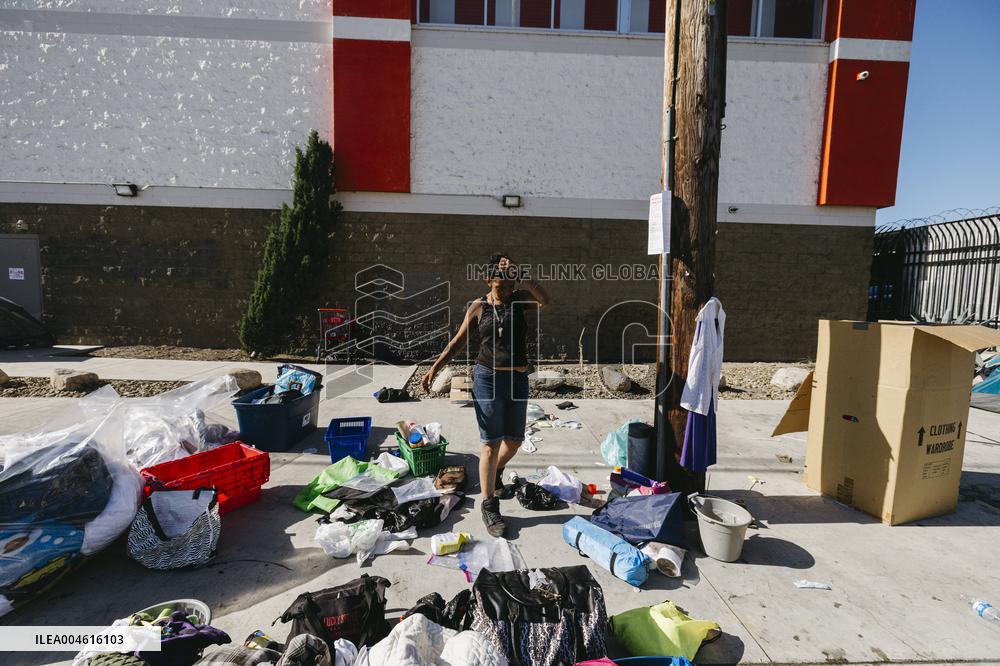 LA Mayor Oversees Homeless Camp Sweep - Los Angeles