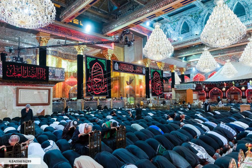 Pilgrims Gather for Sacred Friday - Iraq