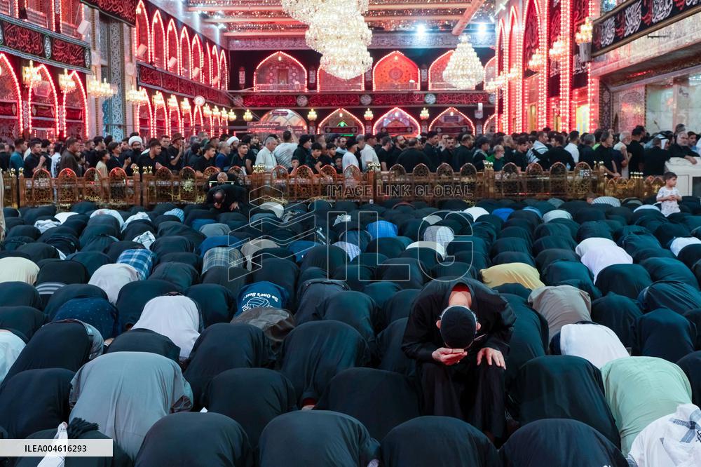 Pilgrims Gather for Sacred Friday - Iraq