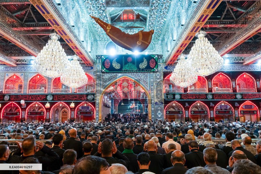 Pilgrims Gather for Sacred Friday - Iraq