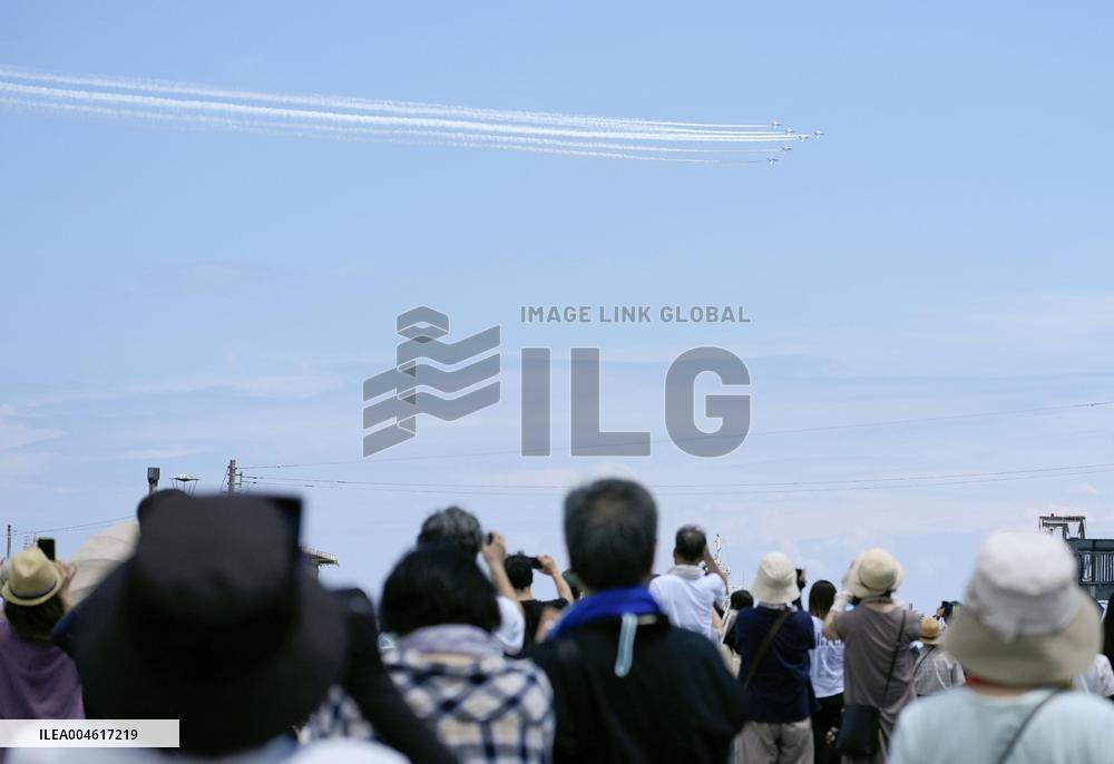 Blue Impulse aerobatic team flies over Toyama Pref.