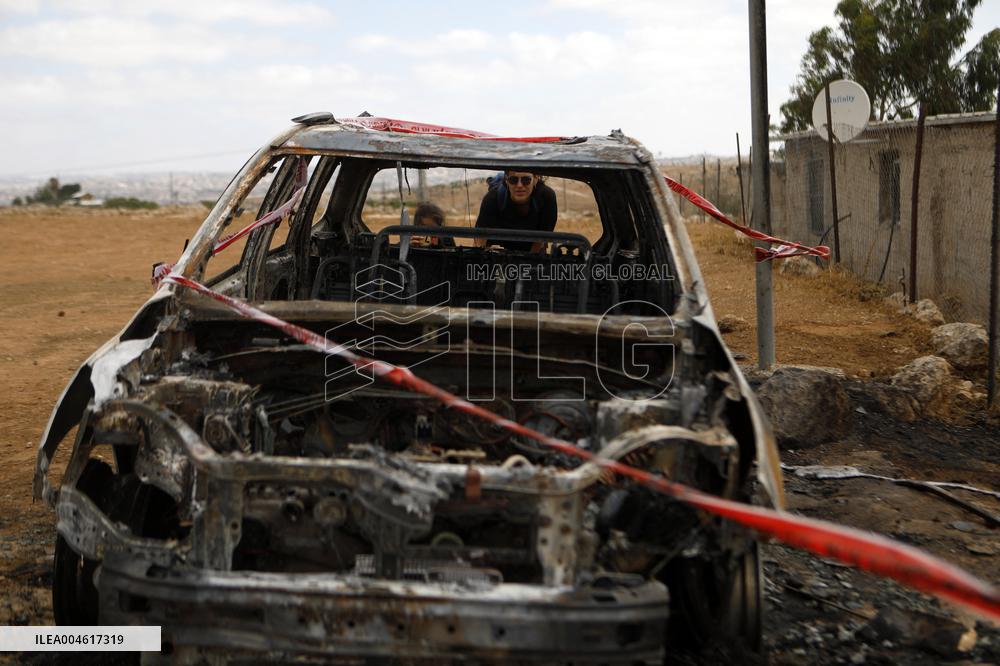 Israeli Settlers Set Fire To Vehicles Belonging To Activists - Hebron